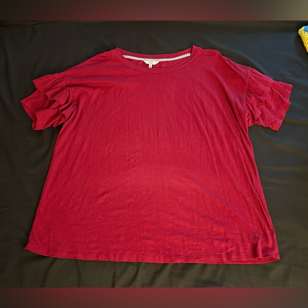 Women’s Crown & Ivy burgundy ruffle sleeve soft lightweight t in size XL EUC